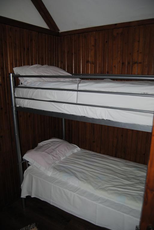 Cornul Vanatorului Bungalows Pitesti Room photo
