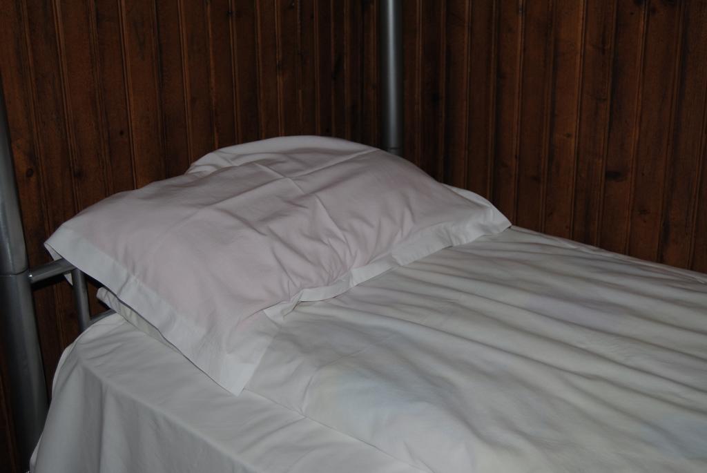 Cornul Vanatorului Bungalows Pitesti Room photo